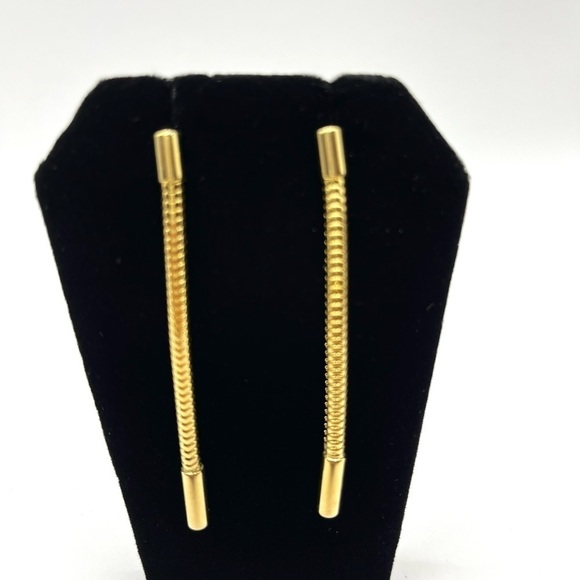 Gold Tone Long Chain Pierced Earrings 2 1/2” Minimalist Stunning - Picture 1 of 6
